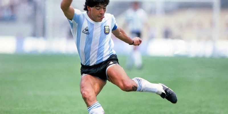Con đường bứt phá đam mê và giới hạn của Diego Maradona